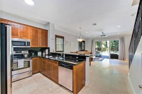 House With Pool Close To Shopping And Beach
