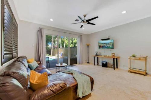 House With Pool Close To Shopping And Beach