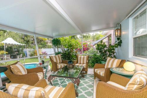Villa Floral Oasis
