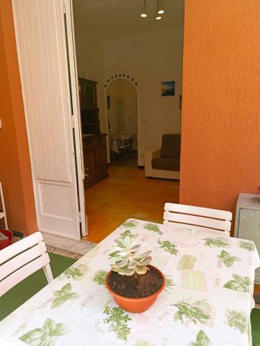Classic Monterossino Apartment In Old Town
