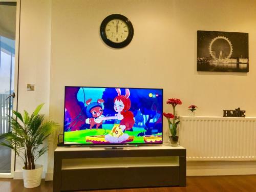 London Excel 2 Bedrooms River View Apartment