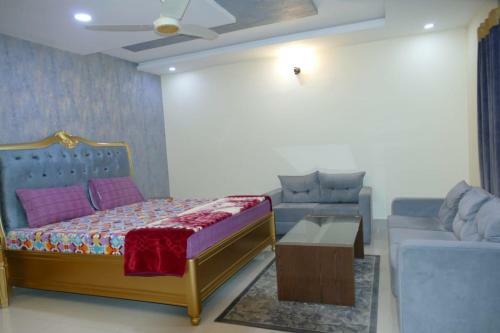 Hotel Usman Lodges Ajk