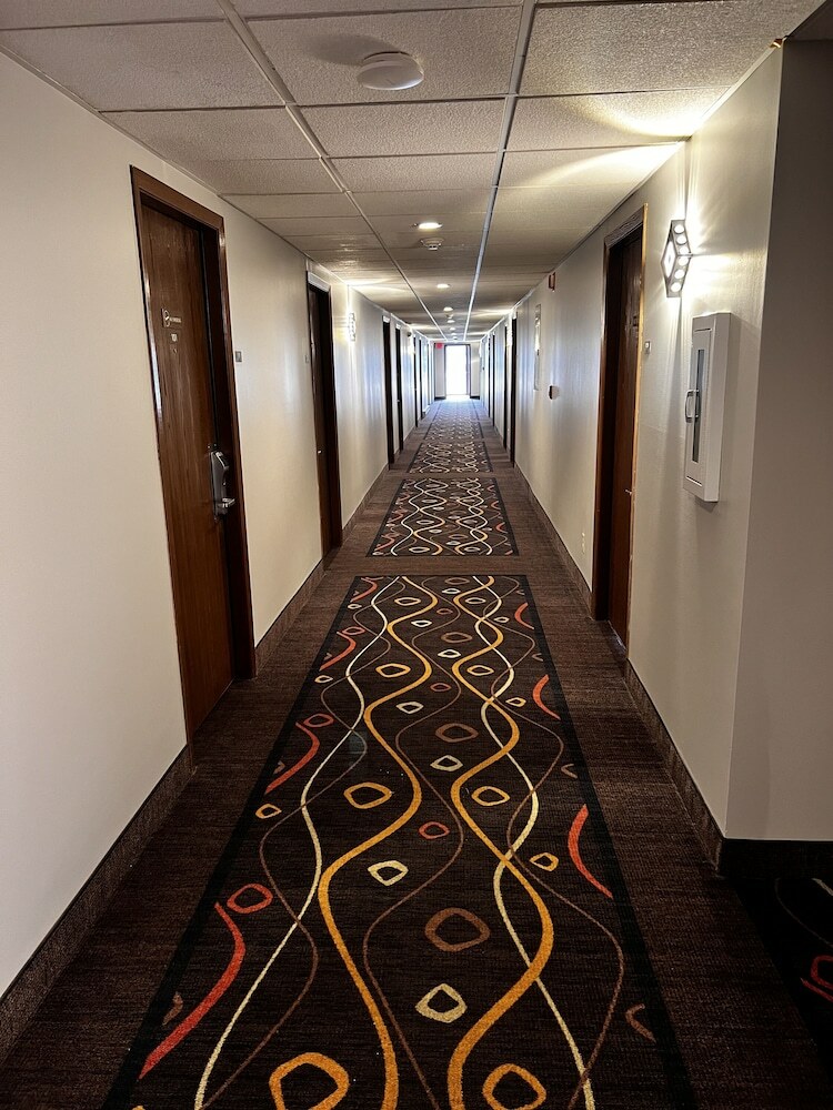 Hotel Sky Lodge Inn & Suites - Delavan