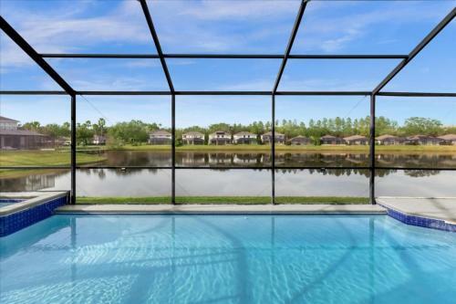 5 Bedrooms - 3,5 Bathrooms - Sunset Lakes 2943 Sv