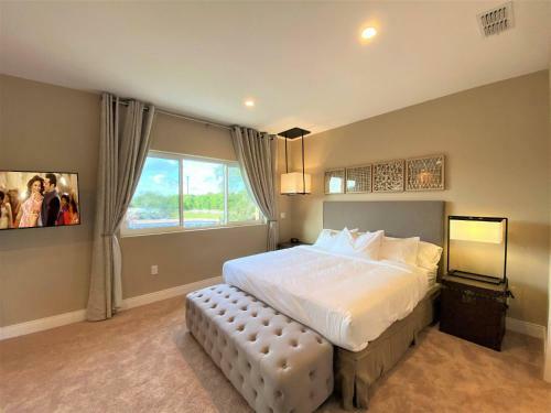 Modern 4 En Suites W Private Hot Tub Bbq Grill