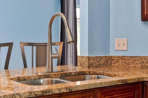 Luxury Villa In Orlando 4bd/3ba - 14 Min Disney