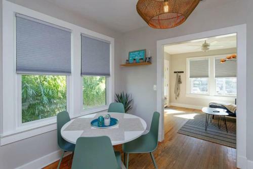 Charming 1br Vintage Treehouse Garage Apartment