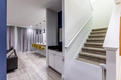 Comfy Modern House W Pool Perfect Location