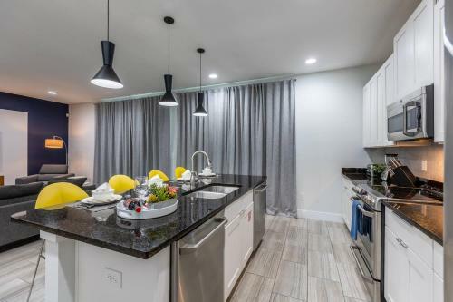 Comfy Modern House W Pool Perfect Location