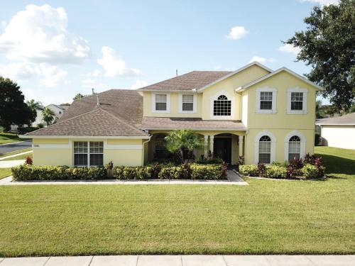 Villa Fantastic 7 Bed 6 Bath In Prestigious Gated Comm.