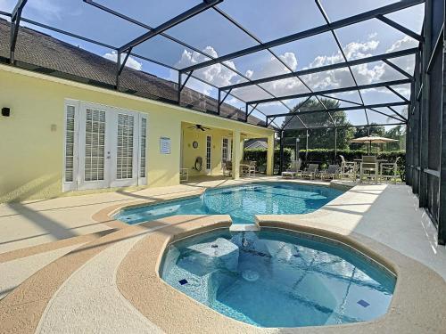 Villa Fantastic 7 Bed 6 Bath In Prestigious Gated Comm.