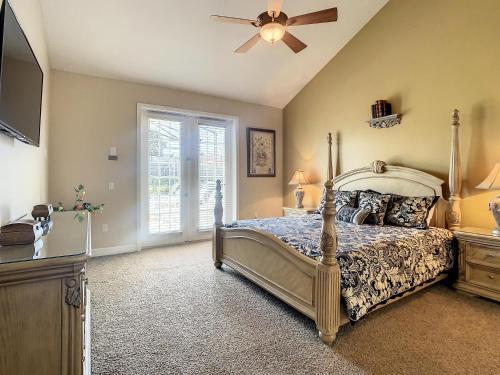 Villa Fantastic 7 Bed 6 Bath In Prestigious Gated Comm.