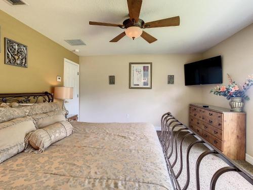 Villa Fantastic 7 Bed 6 Bath In Prestigious Gated Comm.
