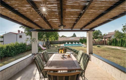 Holiday Home Radeki Polje I