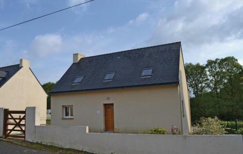 Holiday Home Poullaouen 51