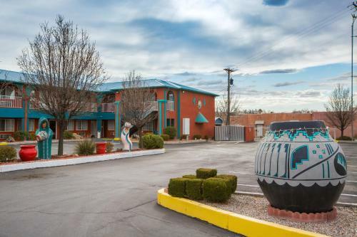 Motel Sandia Peak Inn
