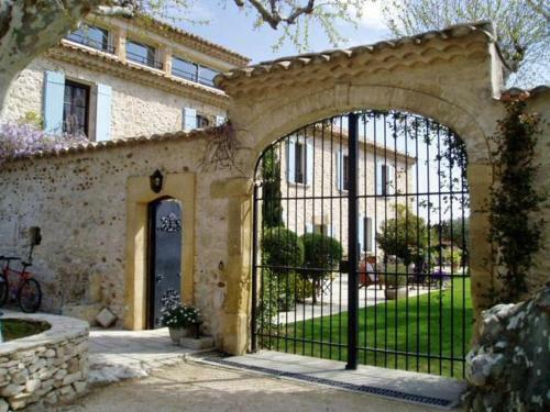 Bed & Breakfast Mas De La Treille