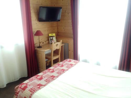 Hotel Logis Le Pont De Champ