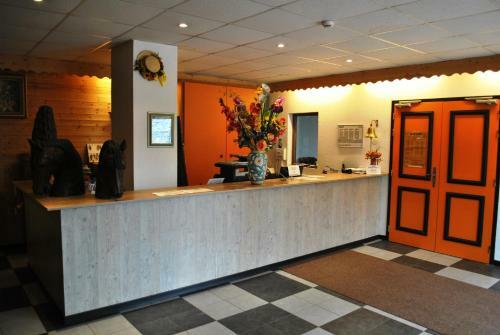 Hotel H�tel Les M�l�zes