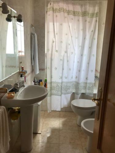 Private Single Room In Ruzafa, Ladies Only, Non Smoker