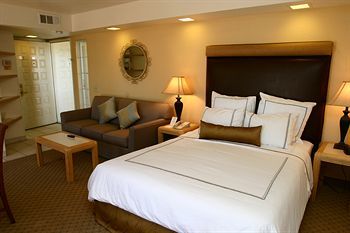 Hotel Desert Breezes Resort