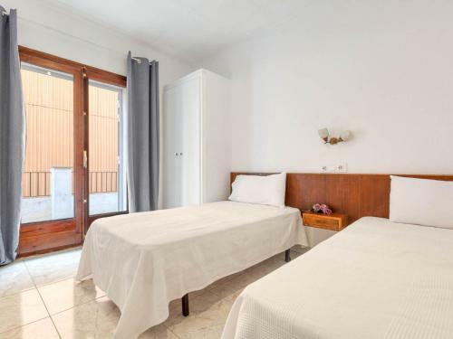 Apartamento L'escala, 3 Dormitorios, 6 Personas - Es-89-131