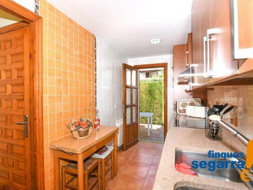 Casa El Vendrell, 4 Dormitorios, 8 Personas - Es-320-3