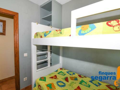 Casa El Vendrell, 4 Dormitorios, 8 Personas - Es-320-3