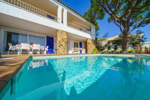 Sea Breeze Lux House - Private Pool & Aircon