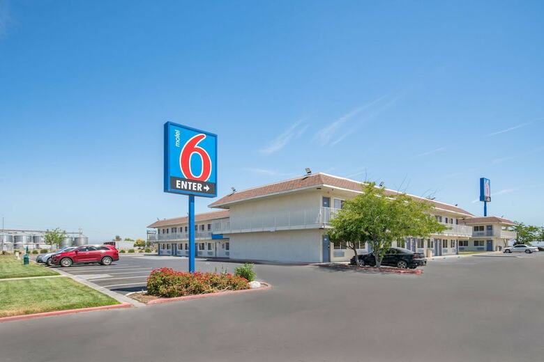 Motel 6 Williams
