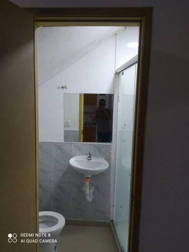 Tranquilo Y Comercial Apartamento