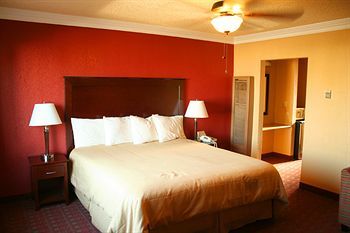 Posada Pacific Inn And Suites