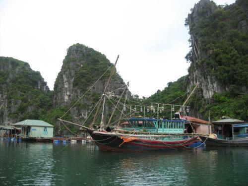 Bai Tu Long Junks