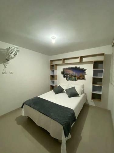 Apartamento En Condominio Lujoso de San Jer�nimo.