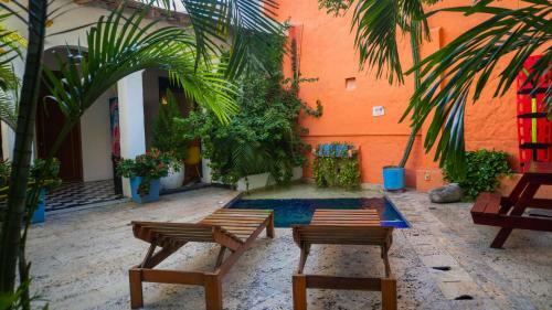 6 Bedroom Charming Colonial House With Pool