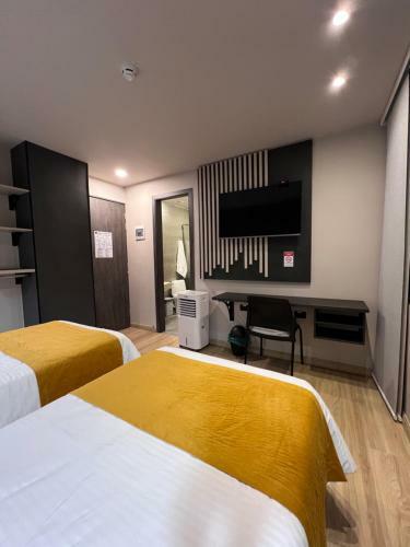 Balmoral Plaza Hotel