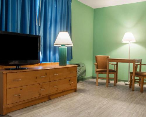 Hotel Econo Lodge South Buffalo