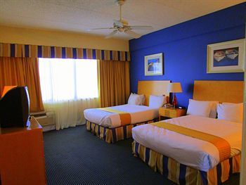 Motel Chart House Suites And Marina