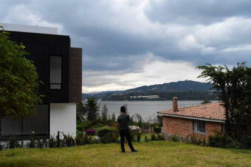 Private Lake View Cottage With Bbq Yard In Paipa