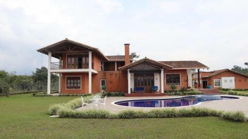 Espectacular Casa Con Insuperable Vista A Pereira