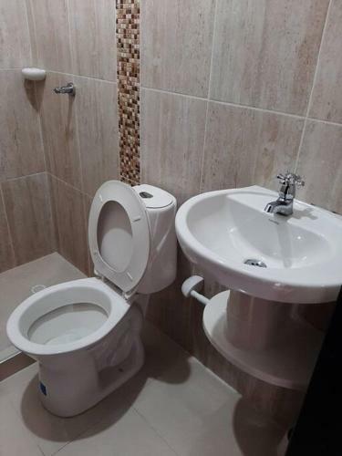 Casa Bien Ubicada Y Con Todas Las Comodidades