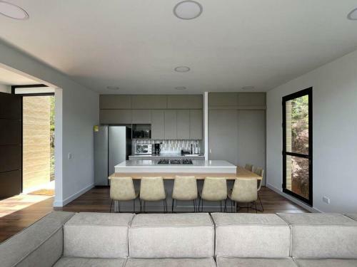 Aqua Guatap� - Lakeside Luxury Villa