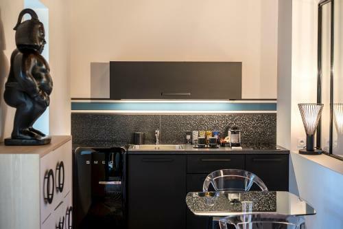 Hostal Ch�teau De La Ronde