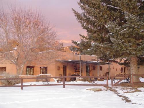 Old Taos Guesthouse B&B