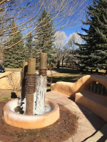 Old Taos Guesthouse B&B
