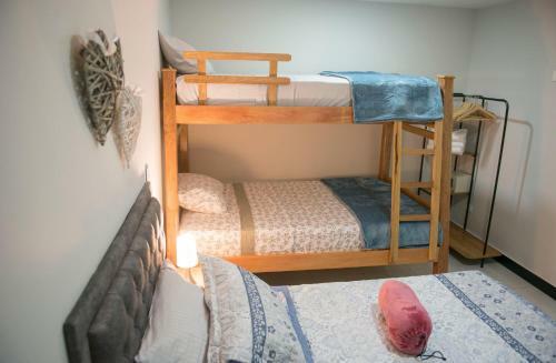 Hostal Casa Tangara Caf� Y Hospedaje