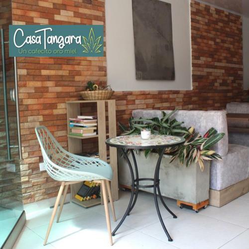 Hostal Casa Tangara Caf� Y Hospedaje