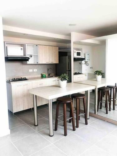 Grandioso Apartamento Cerca Al Lleras Y Tesoro