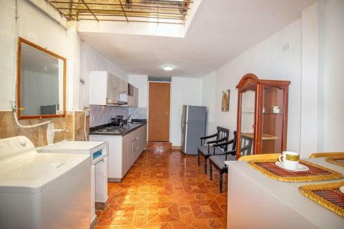 �casa Con Parqueadero! Hogare�a Y Vacacional