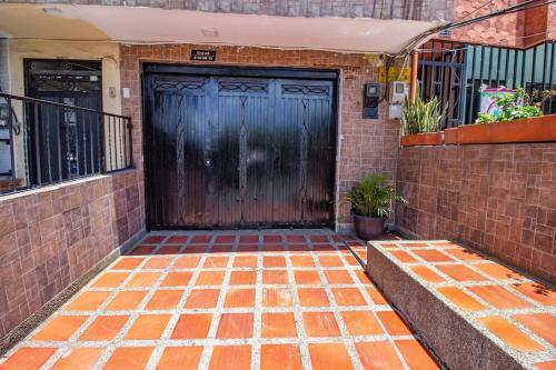�casa Con Parqueadero! Hogare�a Y Vacacional